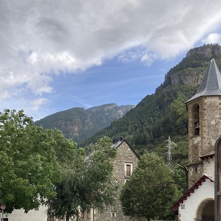Precioso Atico Acogedor En Canfranc Bagian luar foto