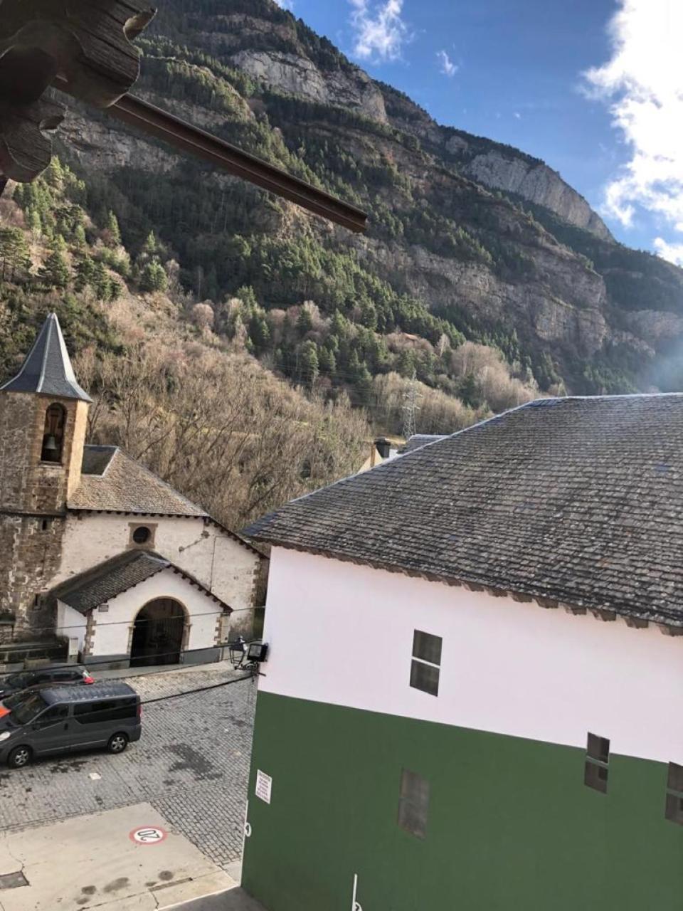 Precioso Atico Acogedor En Canfranc Bagian luar foto